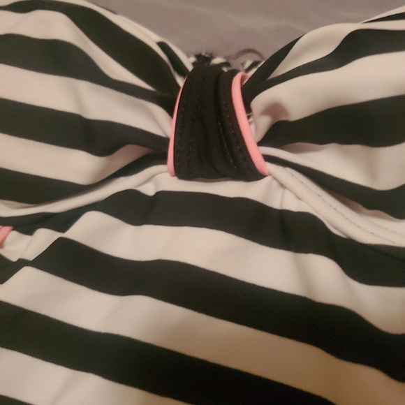 Womans, Full Coverage Swimsuite Top - Picture 3 of 7